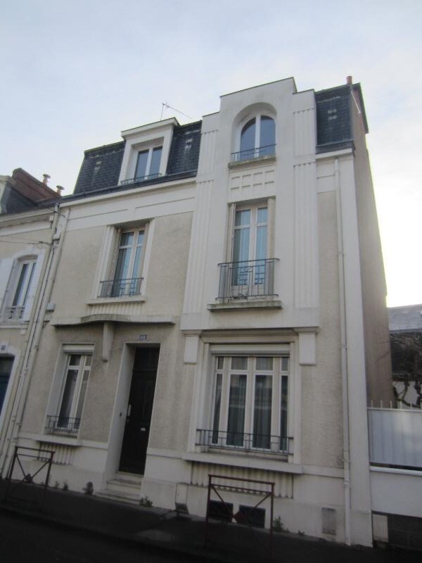 GARE NORD VOLUMES GENEREUX POUR CETTE MAISON ANNEE 30