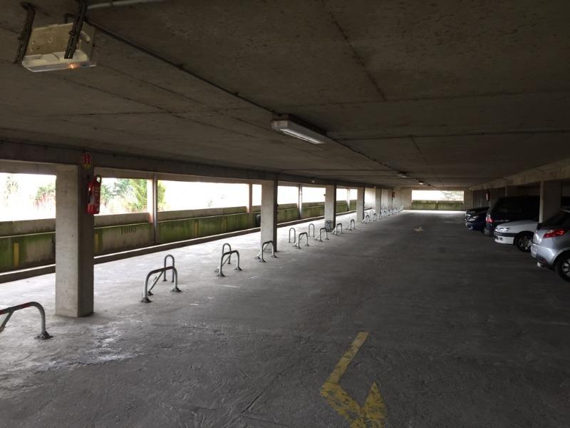 LOT DE 5 PARKINGS