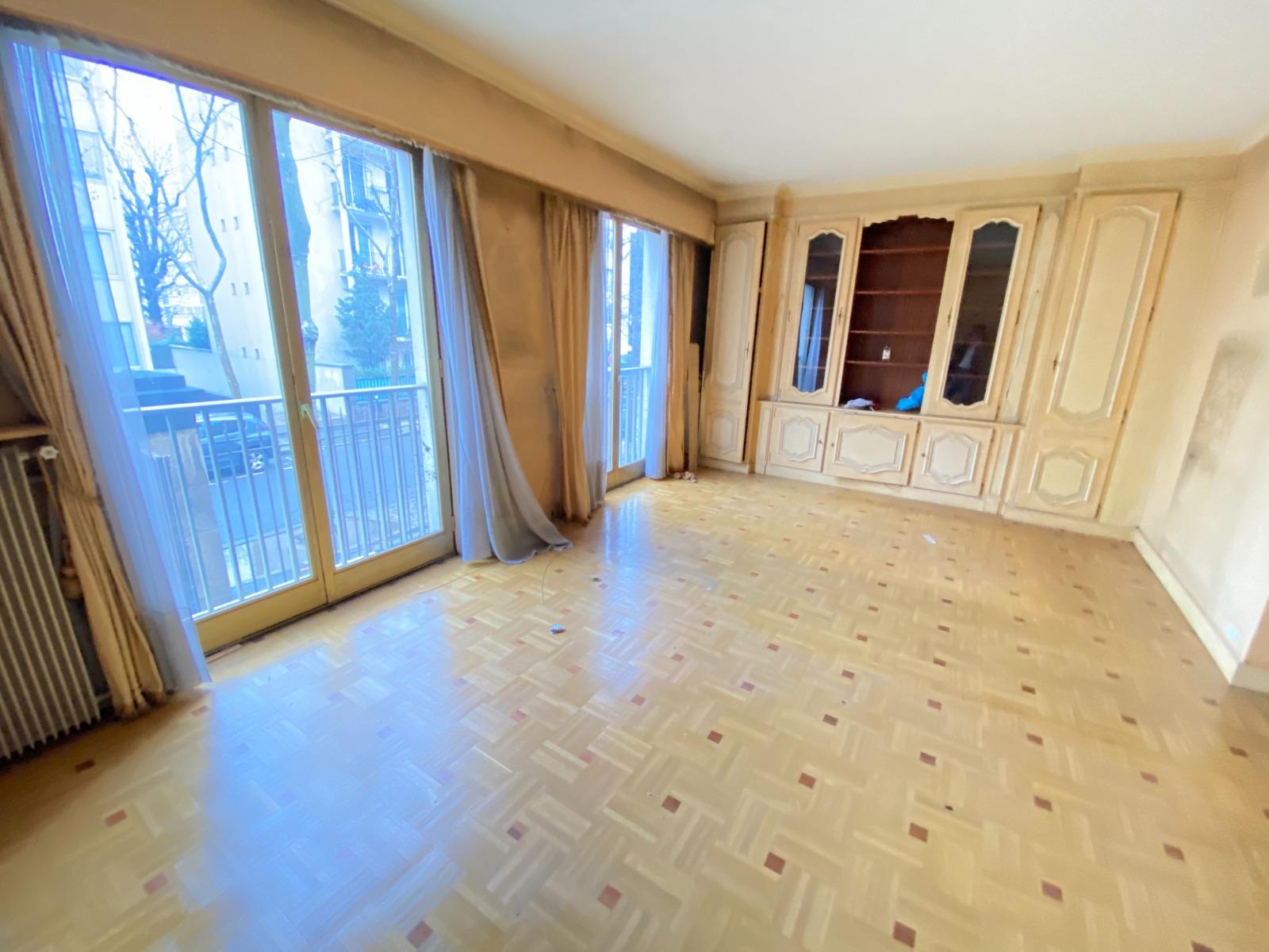 Grand T3-T4 de 74m2 + balcon + parking + cave