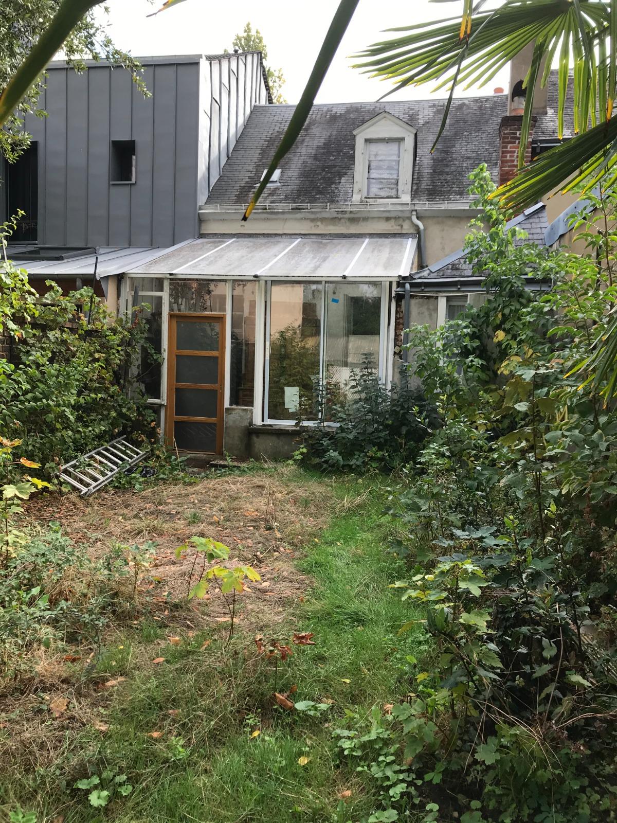 MANCELLE A RENOVER AVEC JARDIN - RUE LENOIR