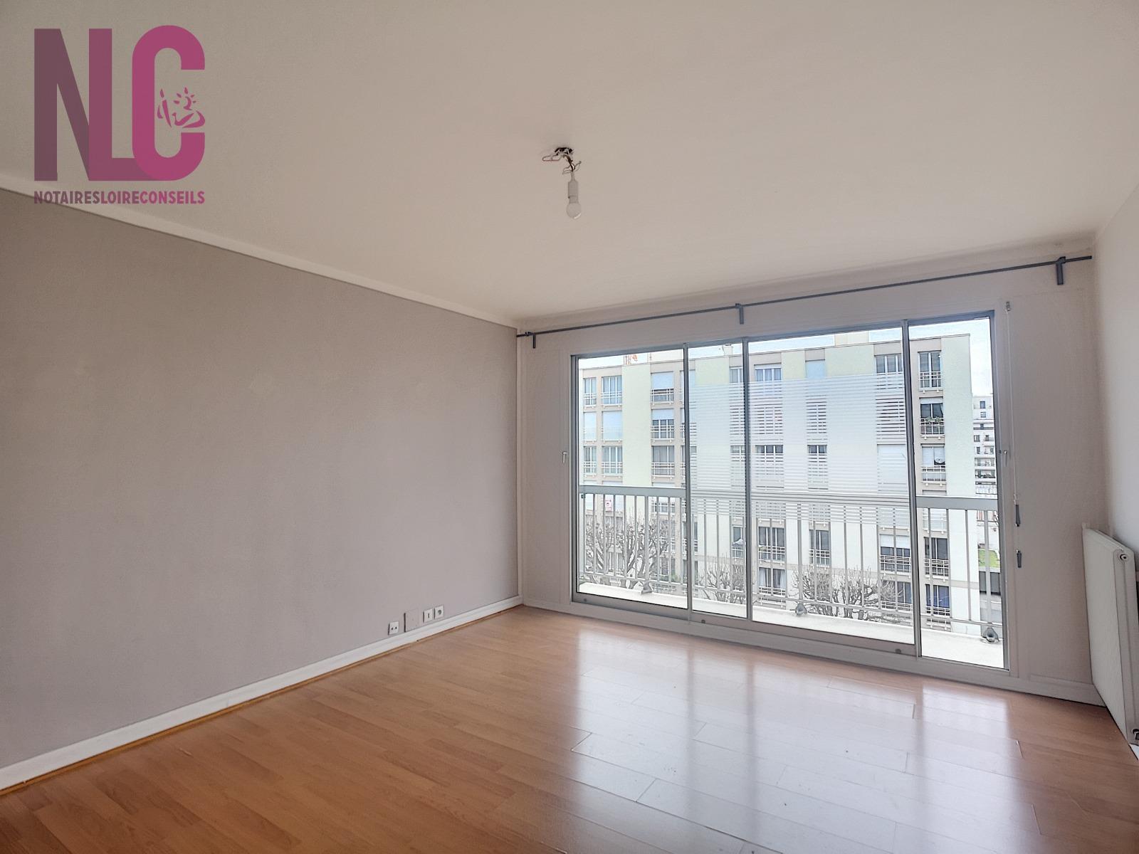 Appartement T2, deux balcons, cave et parking sous-terrain