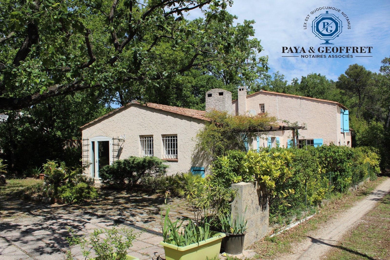 Villa avec jardin et piscine