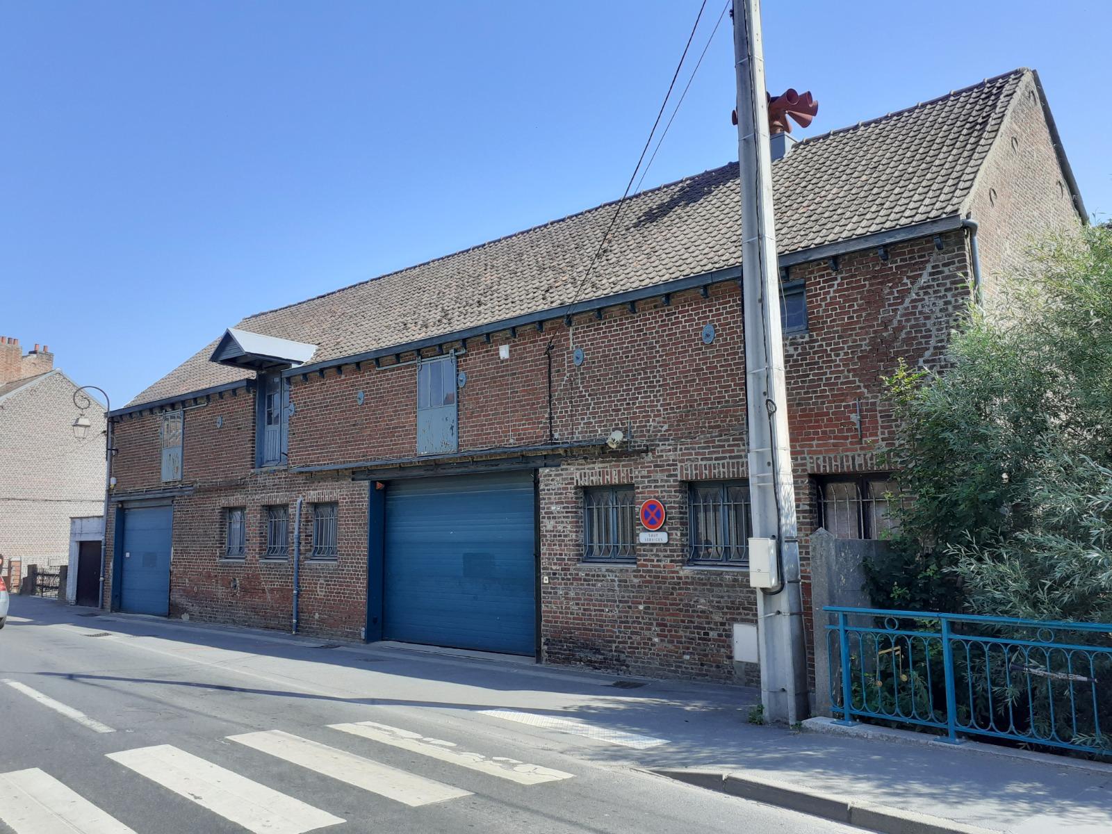 Anciens bâtiments à usage d'ateliers municipaux