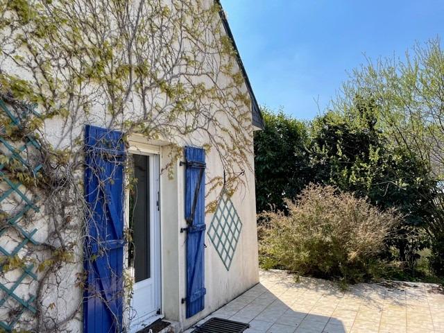 Maison individuelle de type 3 sur une parcelle de 925 m² environ.