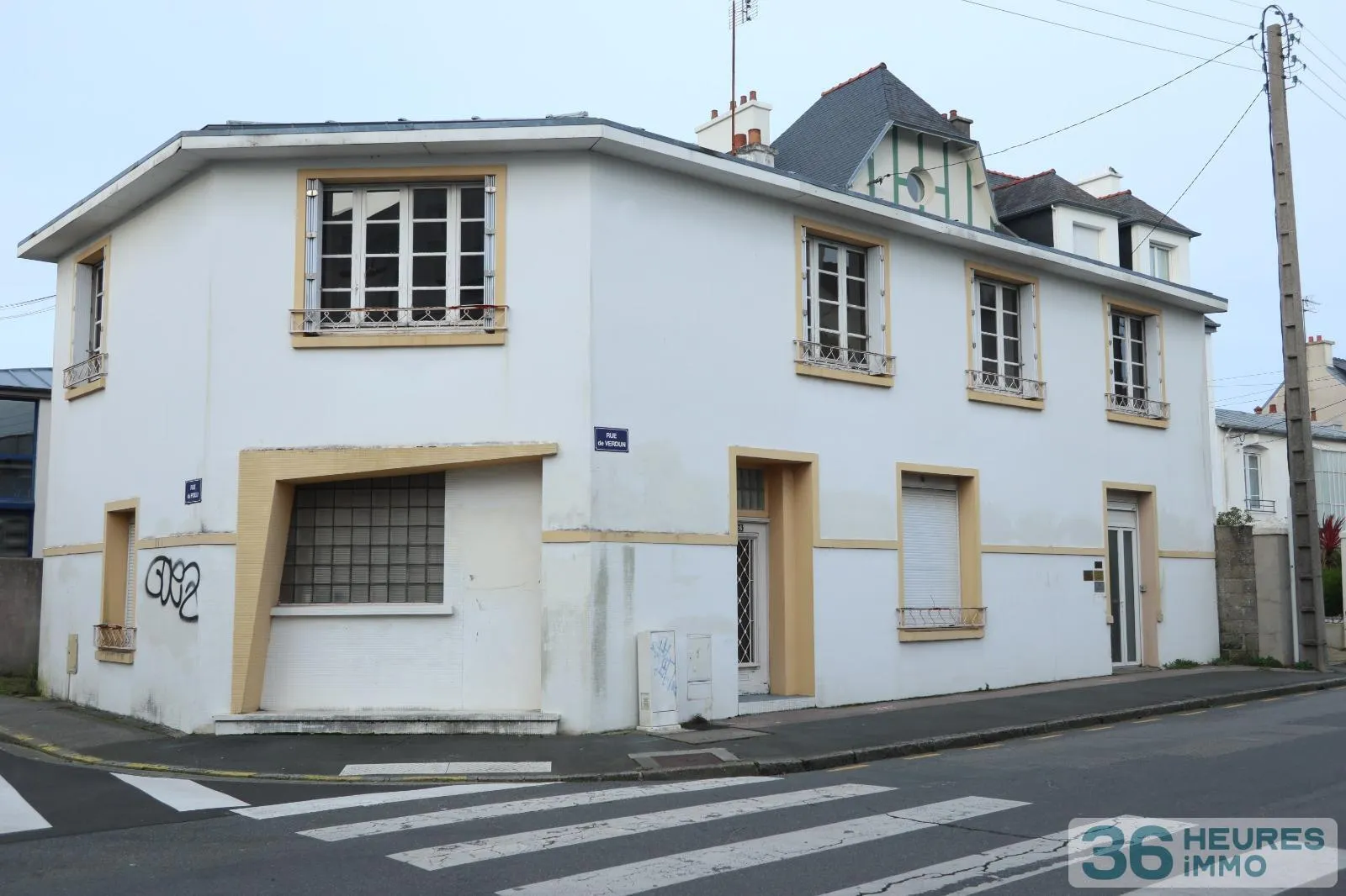 Immeuble avec un local professionnel et deux apparetements