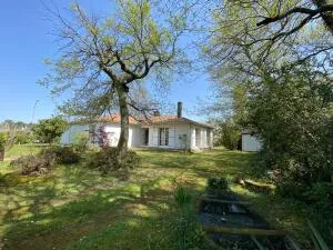 MAISON de bonne facture A RELOOKER