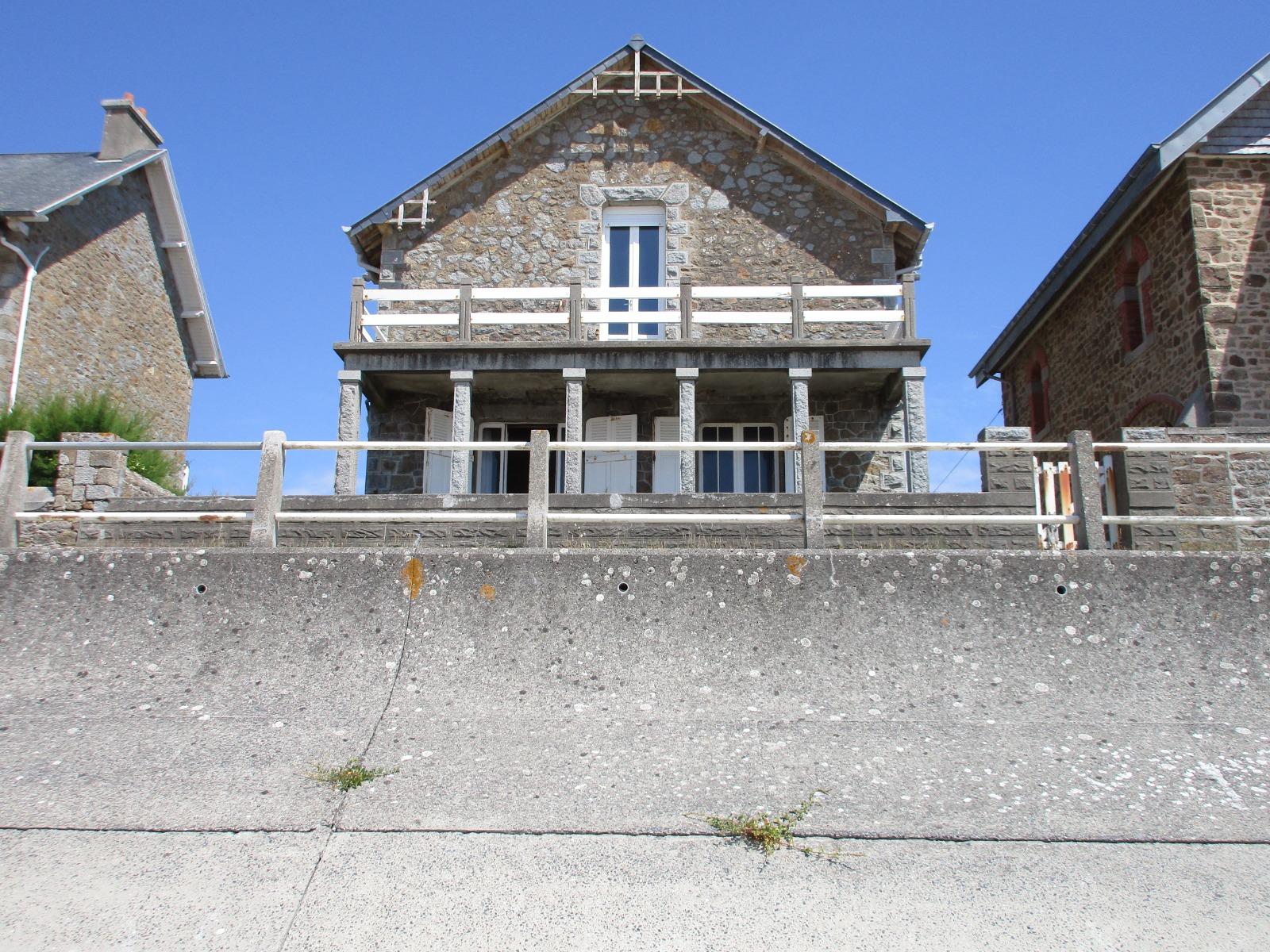 VILLA FRONT DE MER