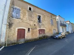 IMMEUBLE EN PIERRES A RESTAURER