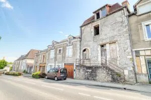 A vendre maison de ville à rénover entièrement.