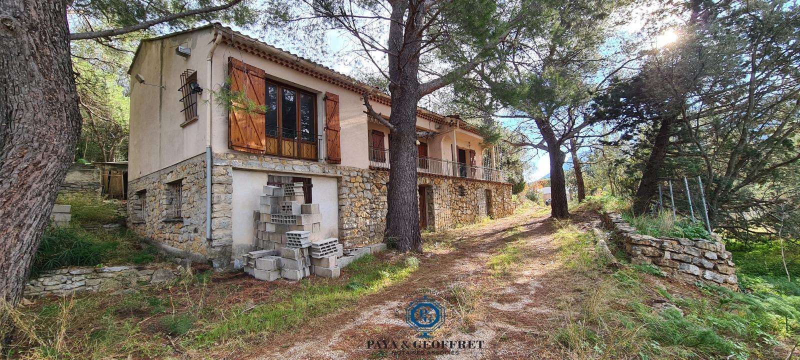 Villa à rénover de 106m² avec jardin LE REVEST