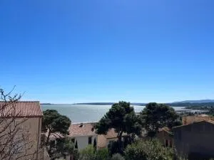 MAISON DE CHARME  T 6 BAGES D AUDE 