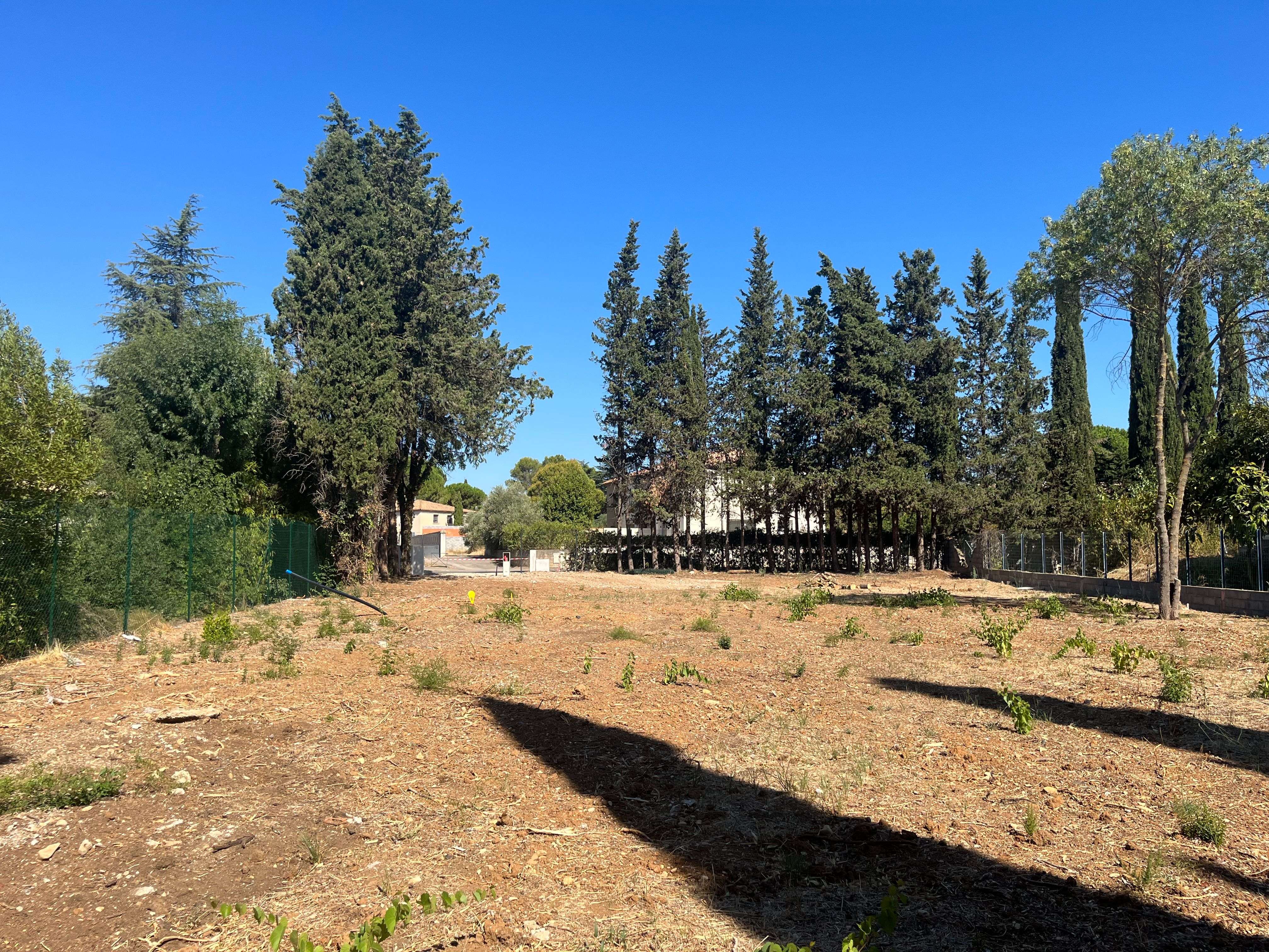 Terrain 582 m²