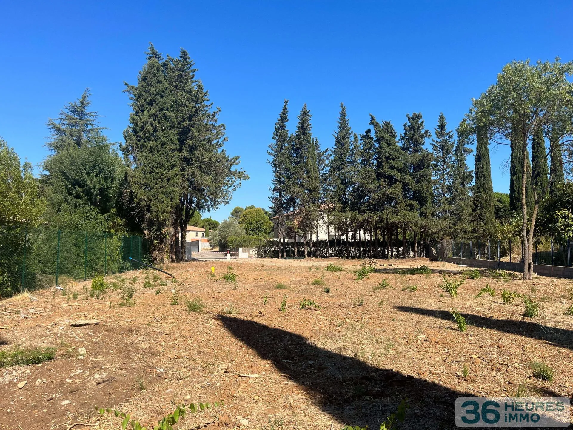 Terrain 582 m²