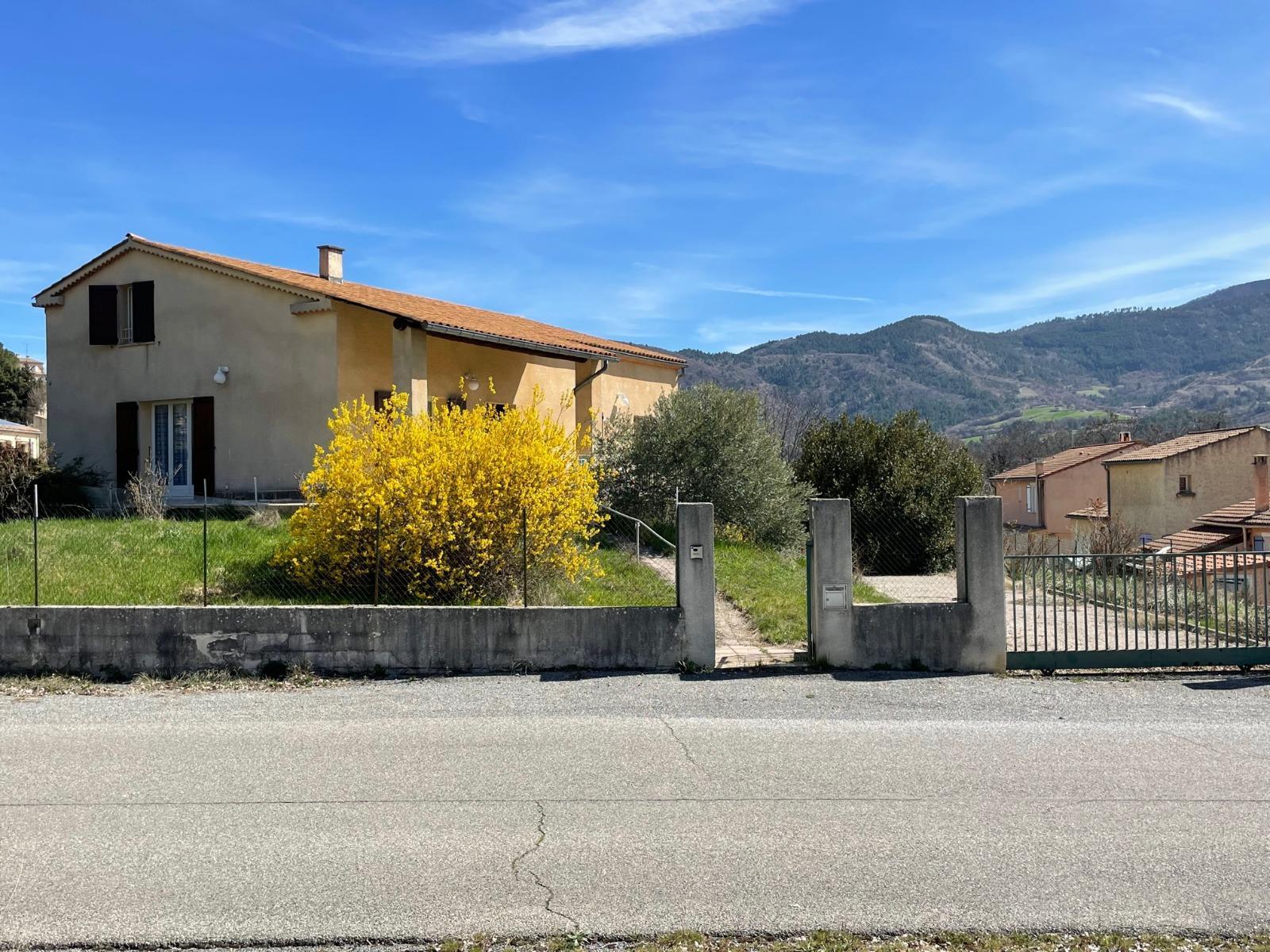 Sur 1538 m2 de terrain villa de 147 m2