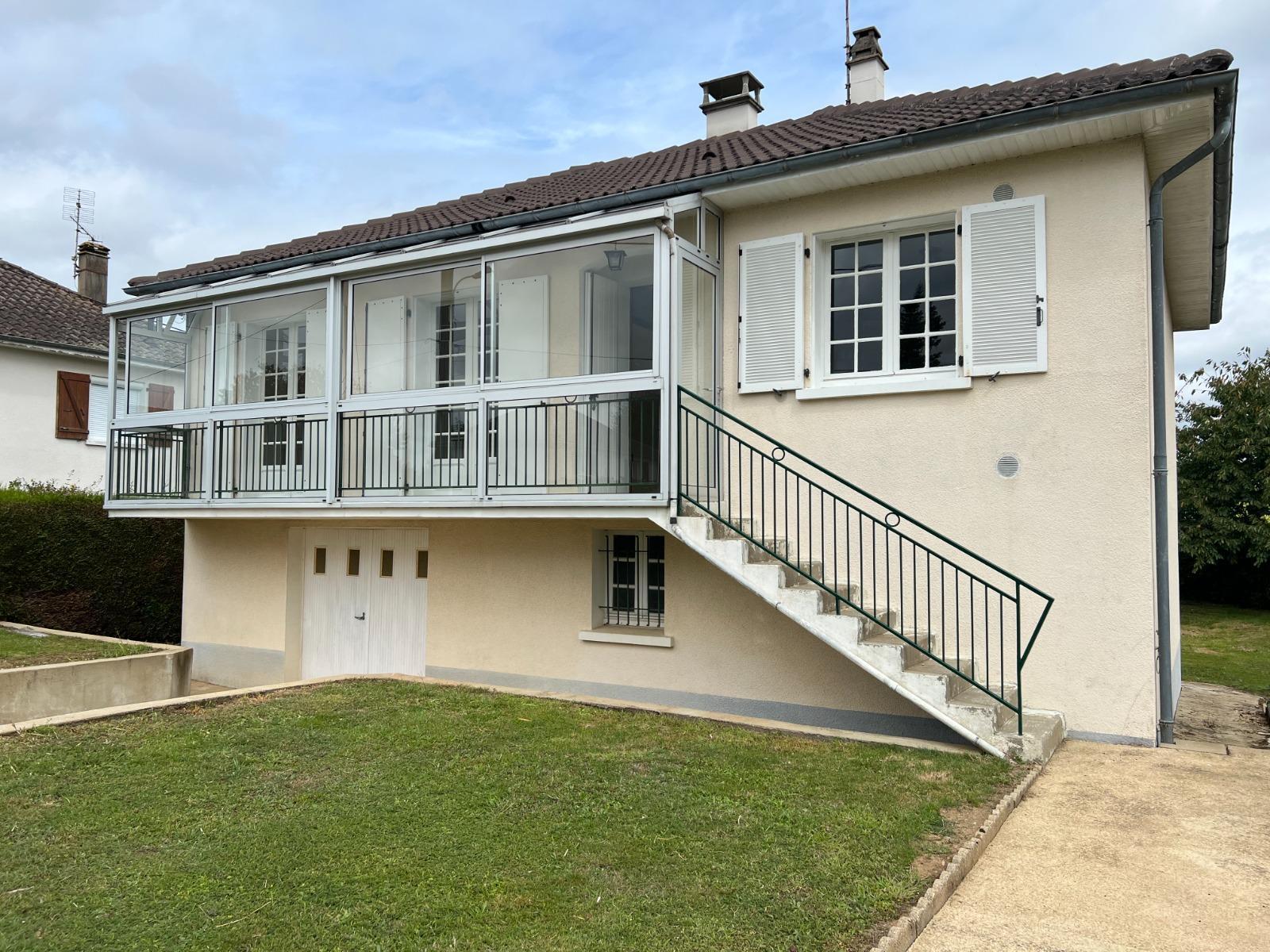Pavillon dans quartier calme à 2 pas du bourg de lanouaille