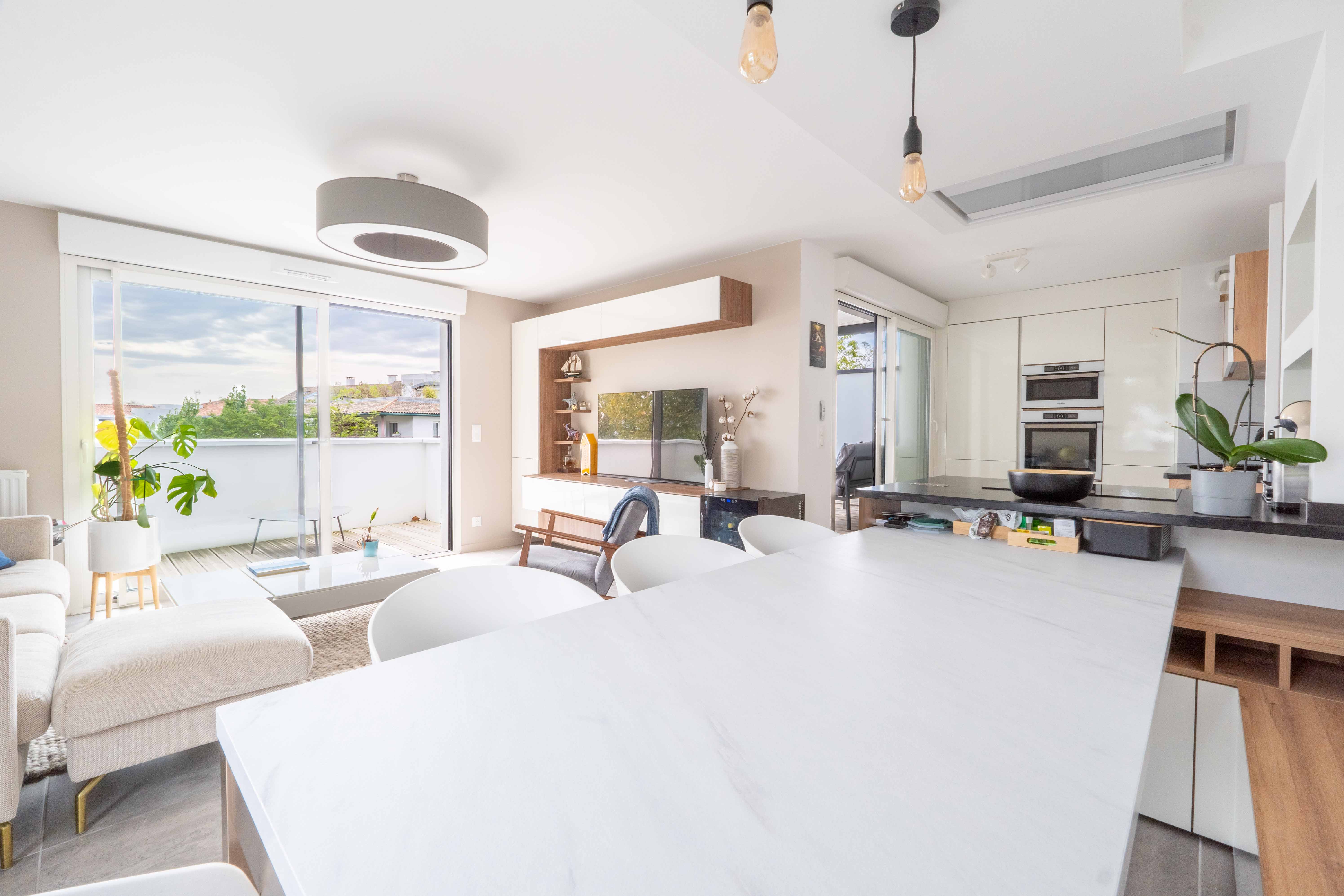 Appartement t4 , triple terrasse  avec vue montagne