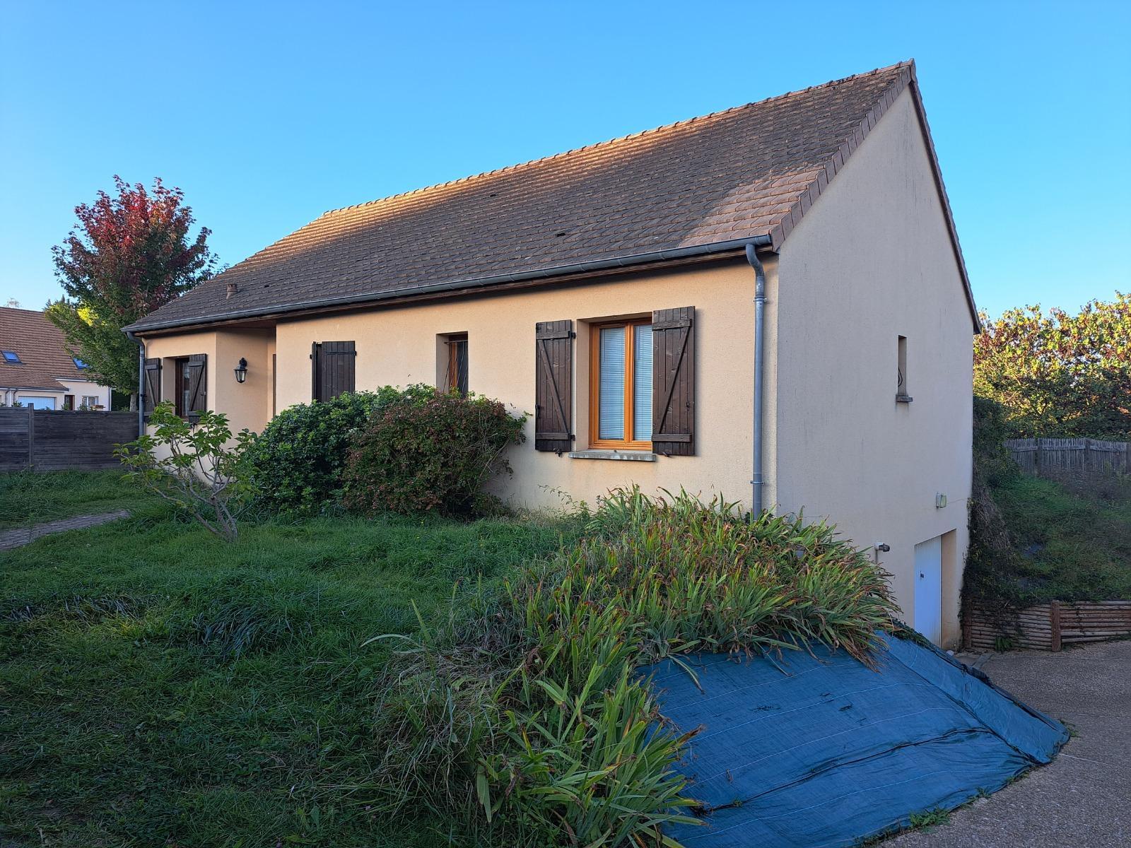 Champagne - pavillon plain pied avec sous sol total enterre