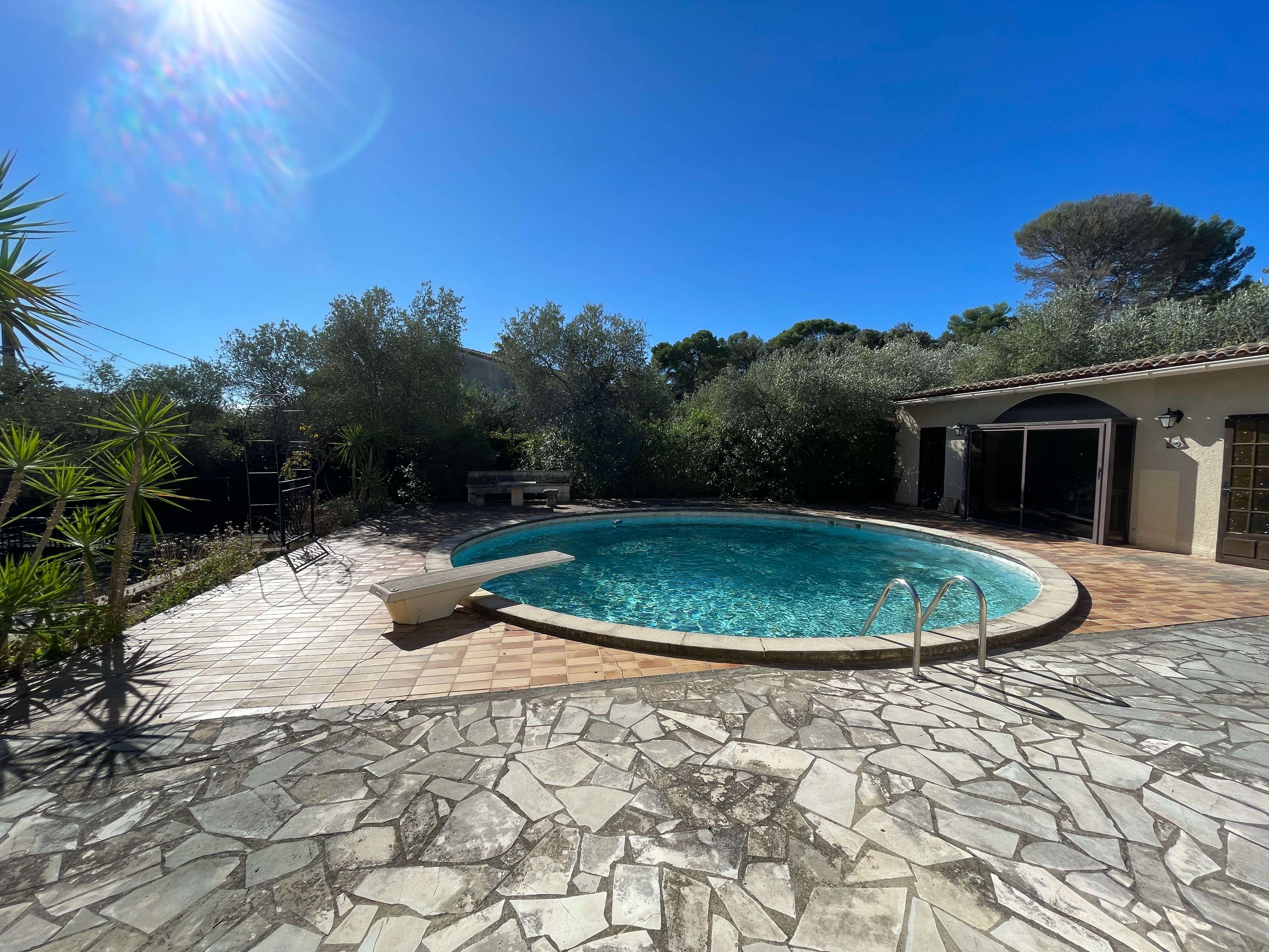 Villa 177 m2 sur 1259 m2 de terrain avec piscine