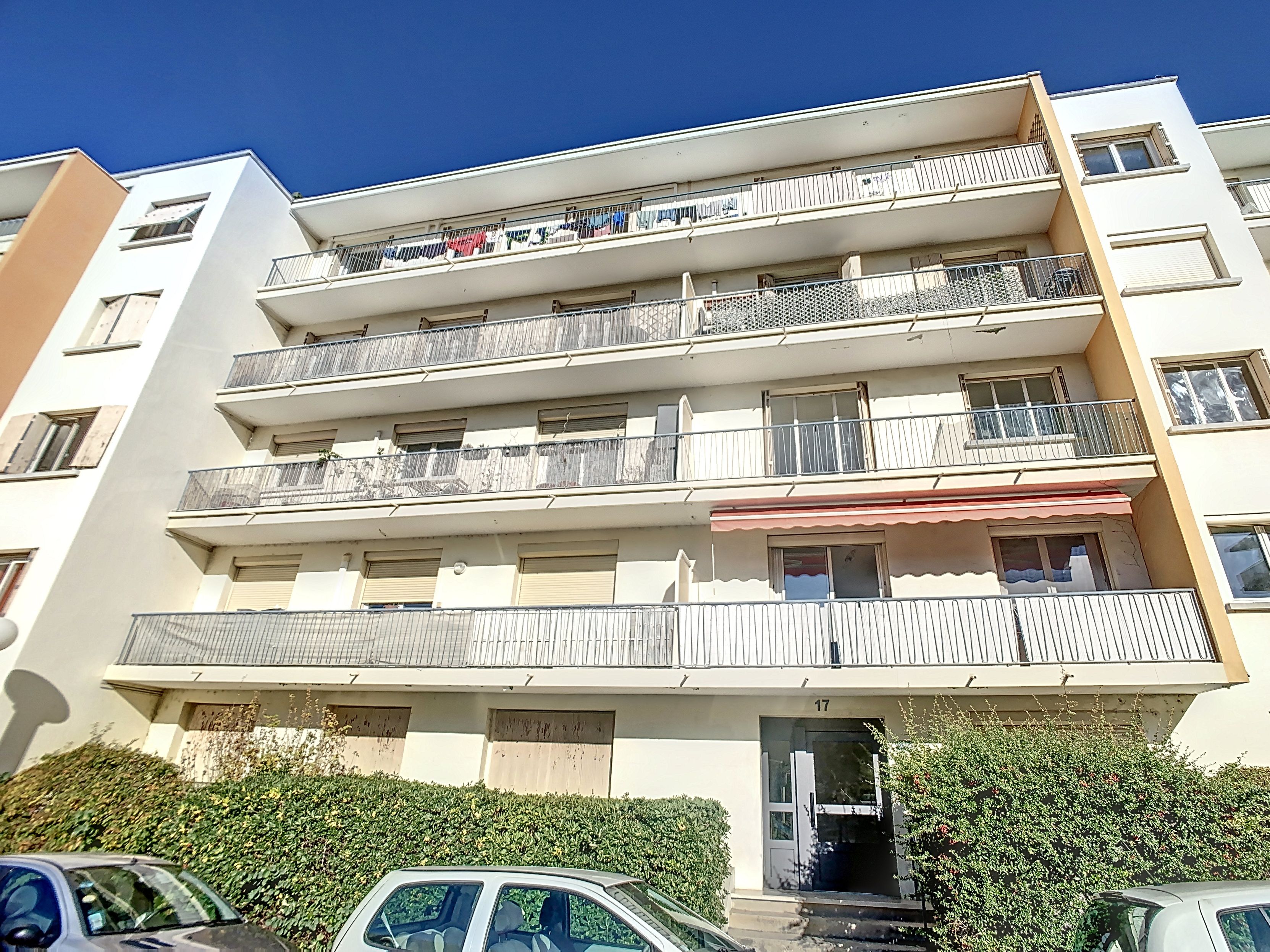 Appartement type 3 à rénover et garage