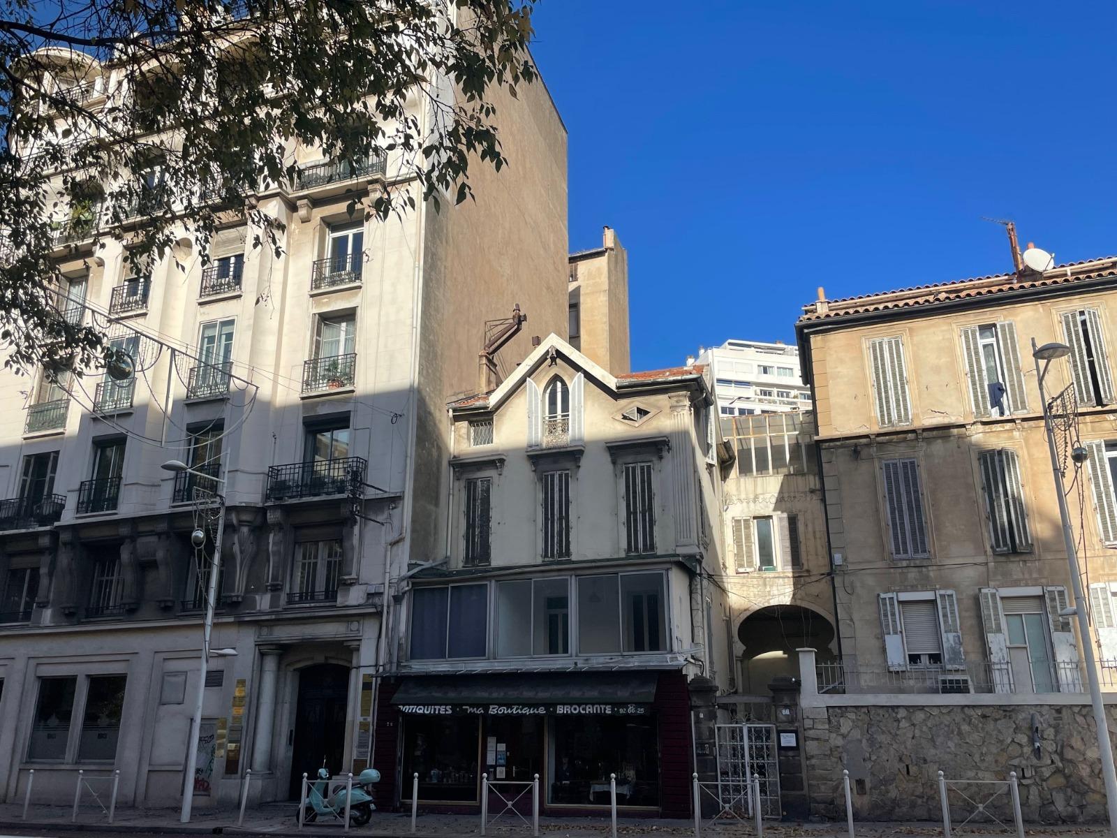 Toulon centre 2 pieces de 61m2