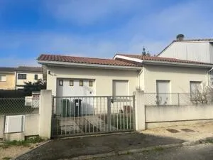 MAISON PLUME LA POULE