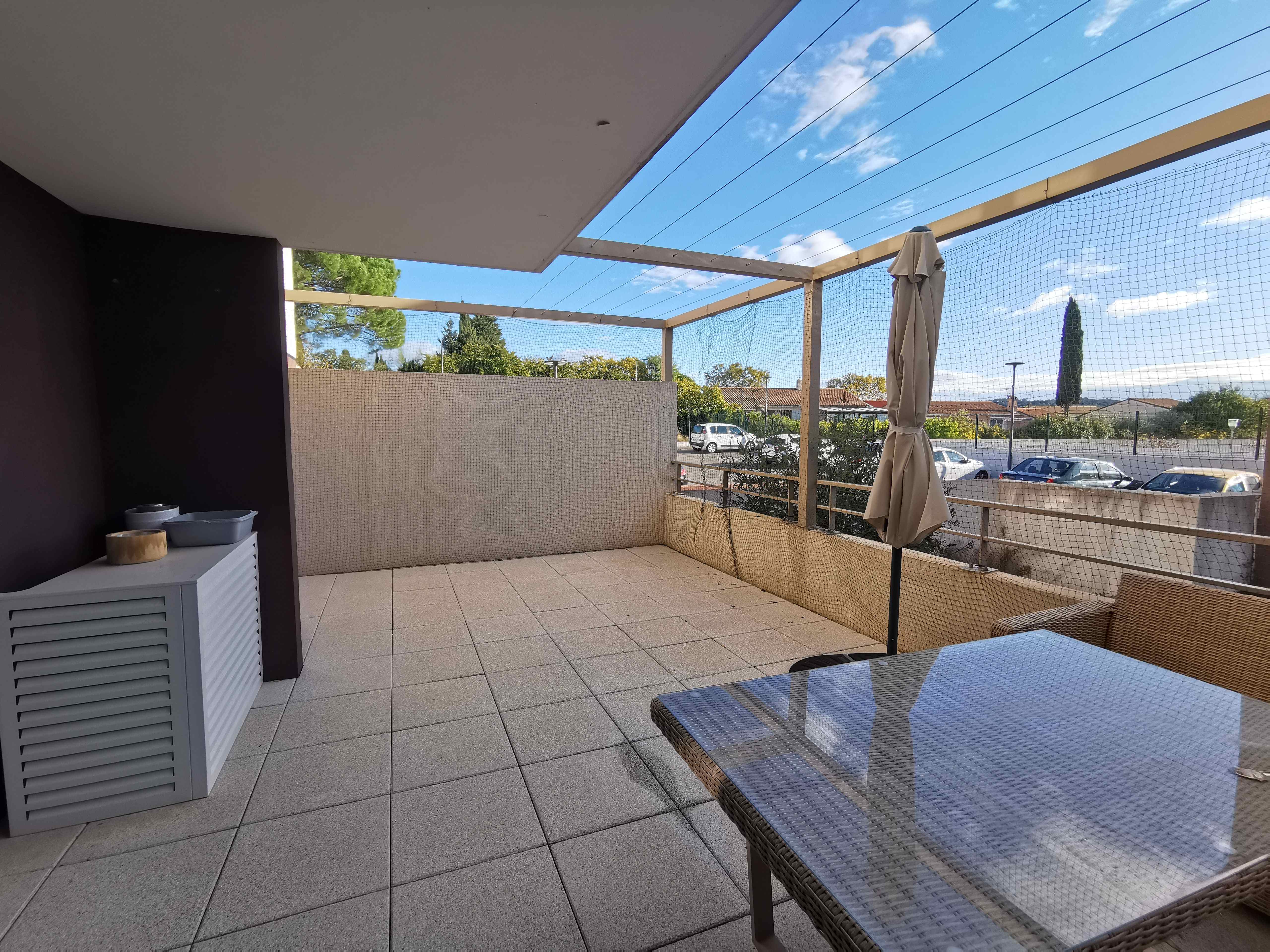 Appartement t4 avec grande terrasse et double garage