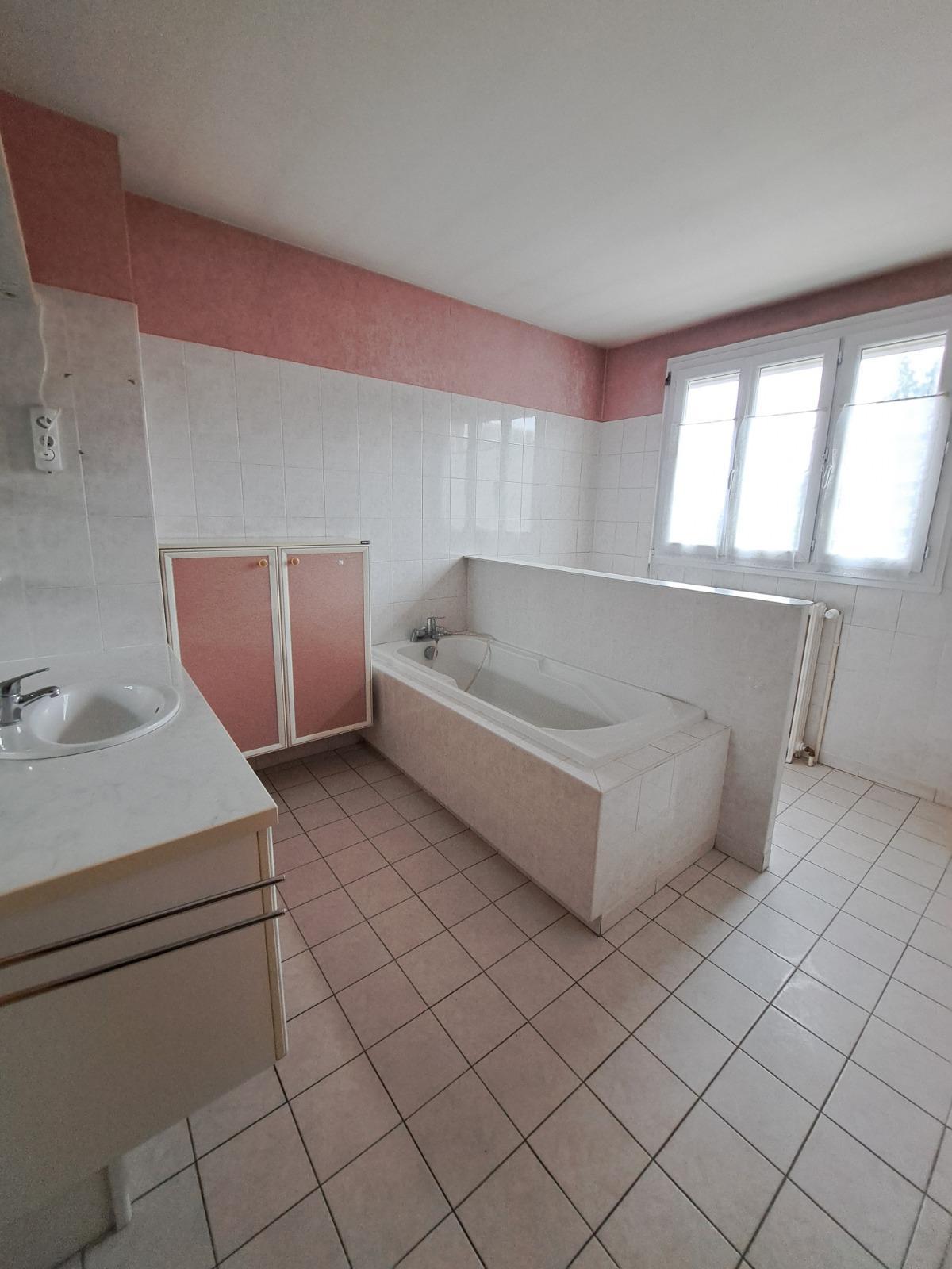Apartment à Le Mans — vignette 3