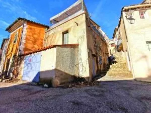 Maison de en ville, grande terrasse et potentiel