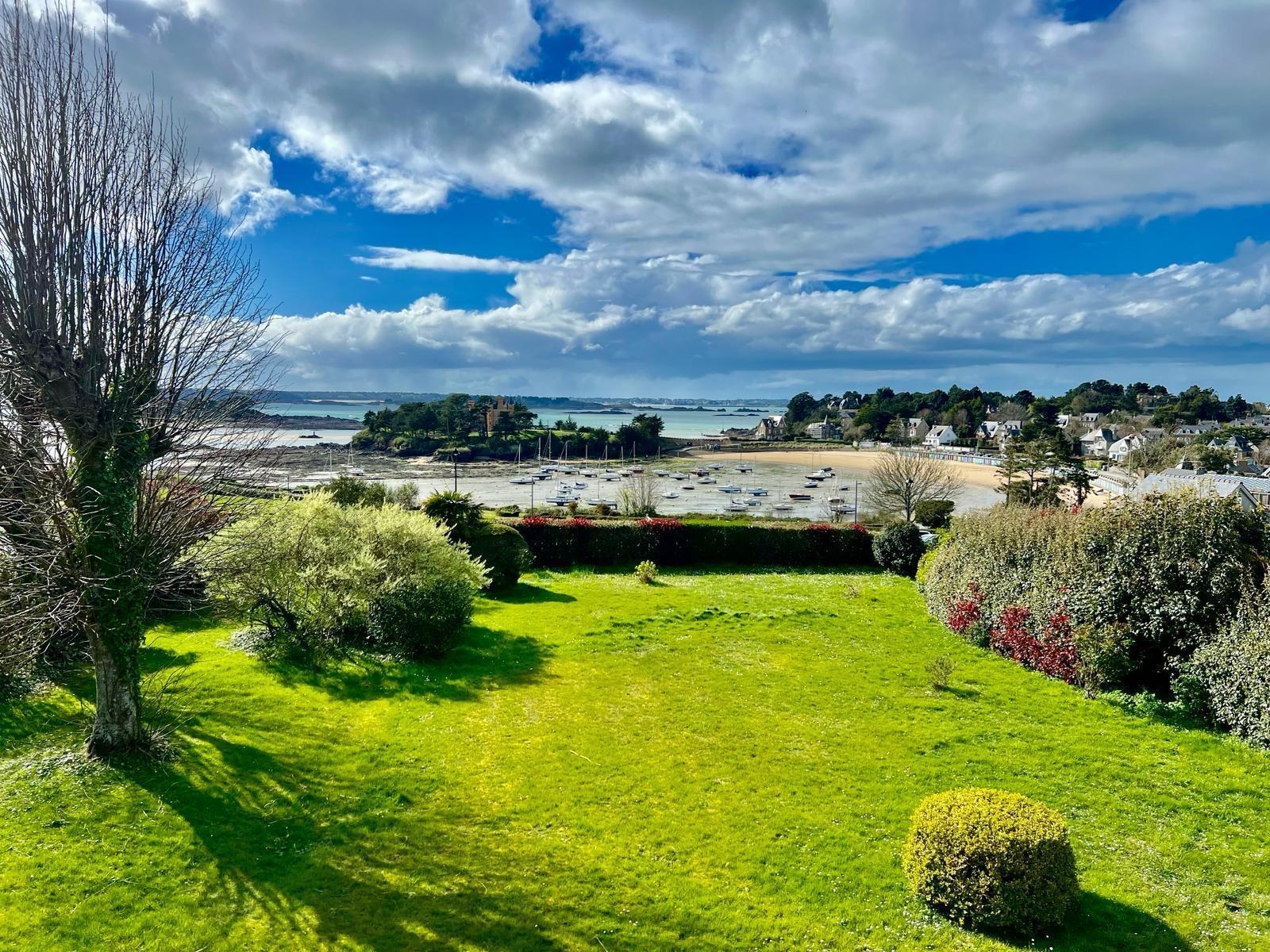 VILLA AVEC VUE MER