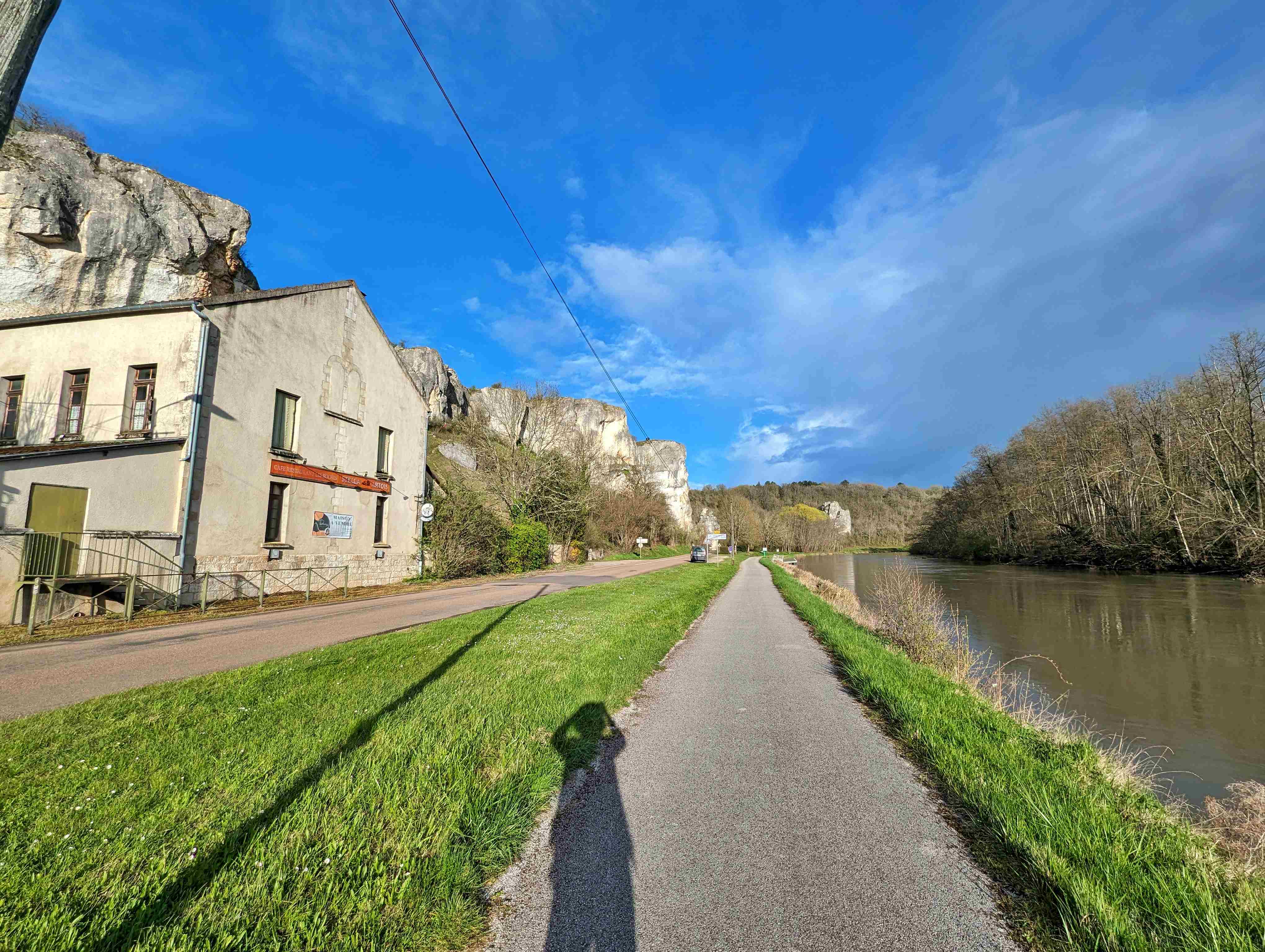 Fonds et/ou Murs Commerciaux à Merry-sur-Yonne — vignette 2