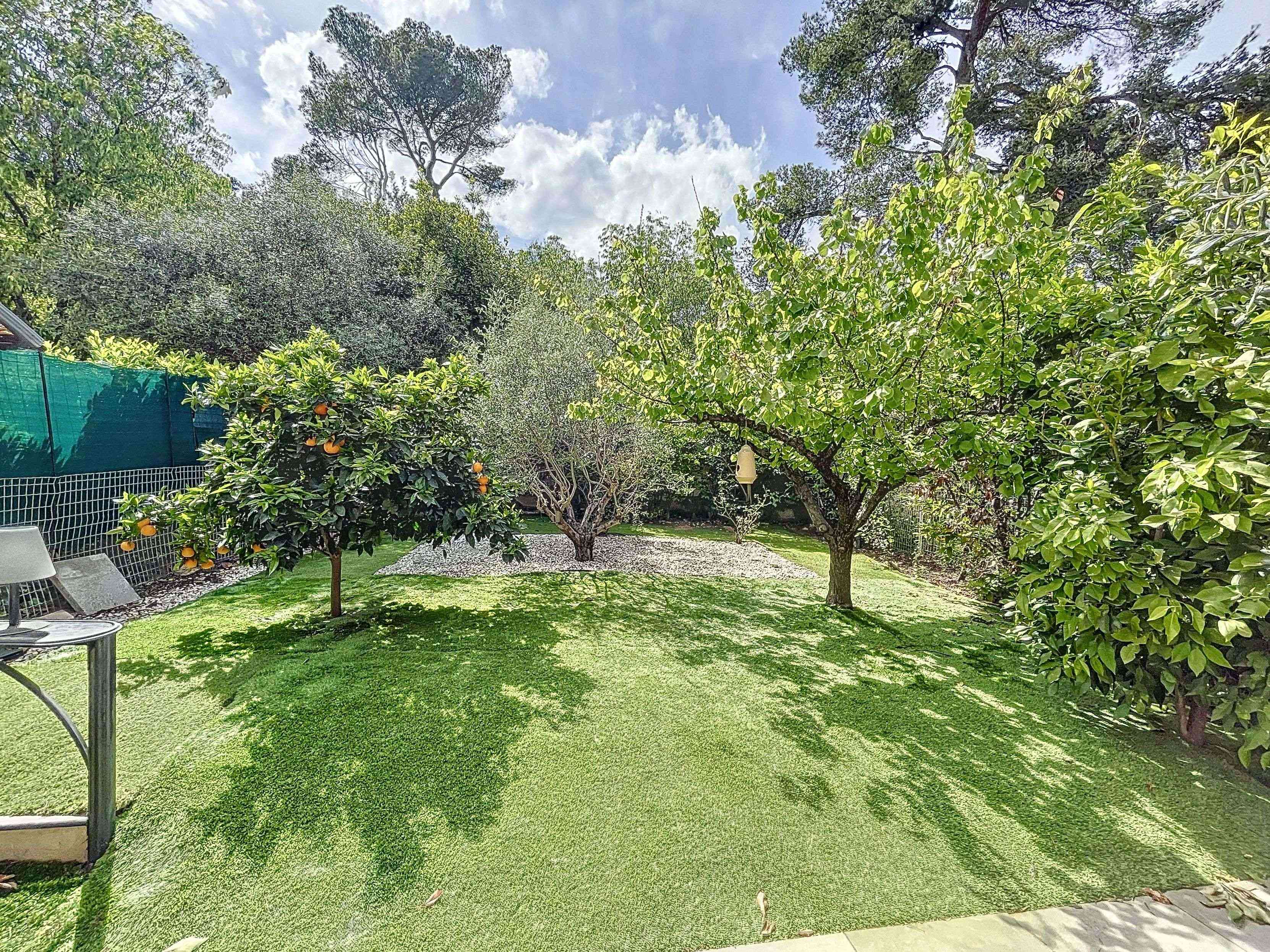 Appartement T3 avec jardin, parking et garage 