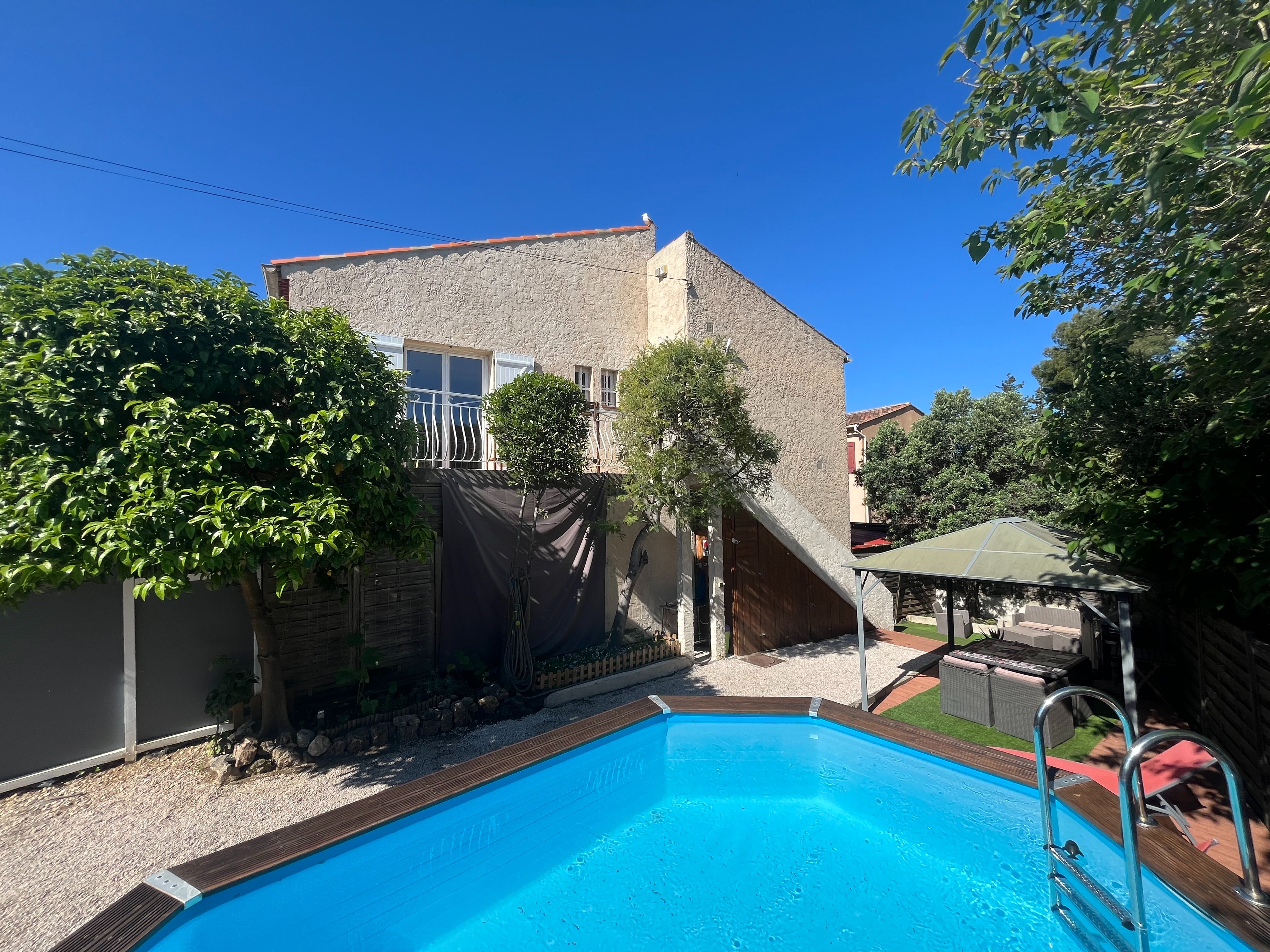 Grand 3 pièces avec jardin et piscine