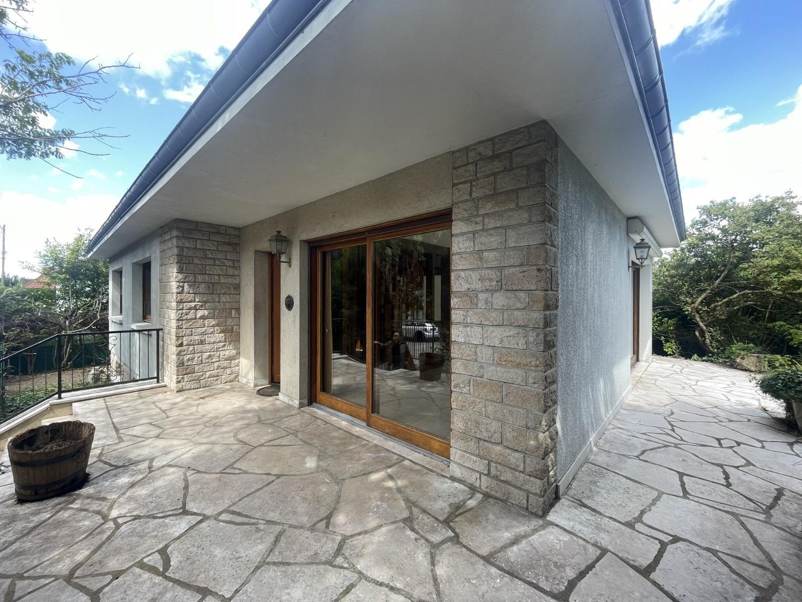 MAISON DE TYPE 5 