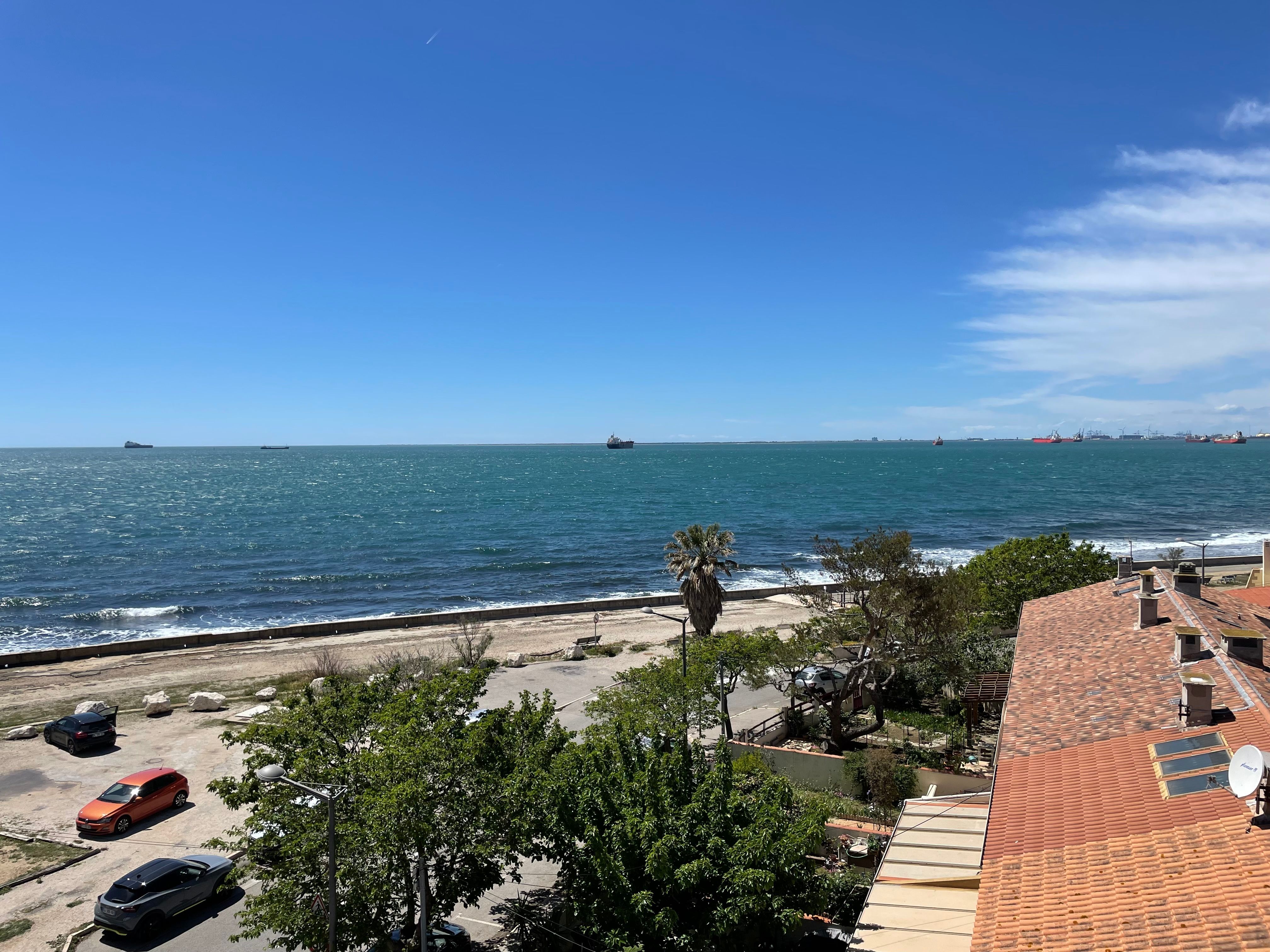 EXCLUSIVITE - A VENDRE - 3 PIECES DERNIER ETAGE - VUE EXCEPTIONNELLE - PORT-DE-BOUC