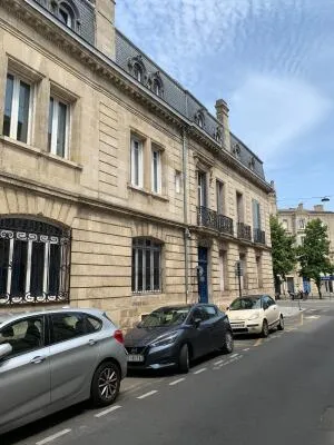 Apartment à Bordeaux — vignette 2