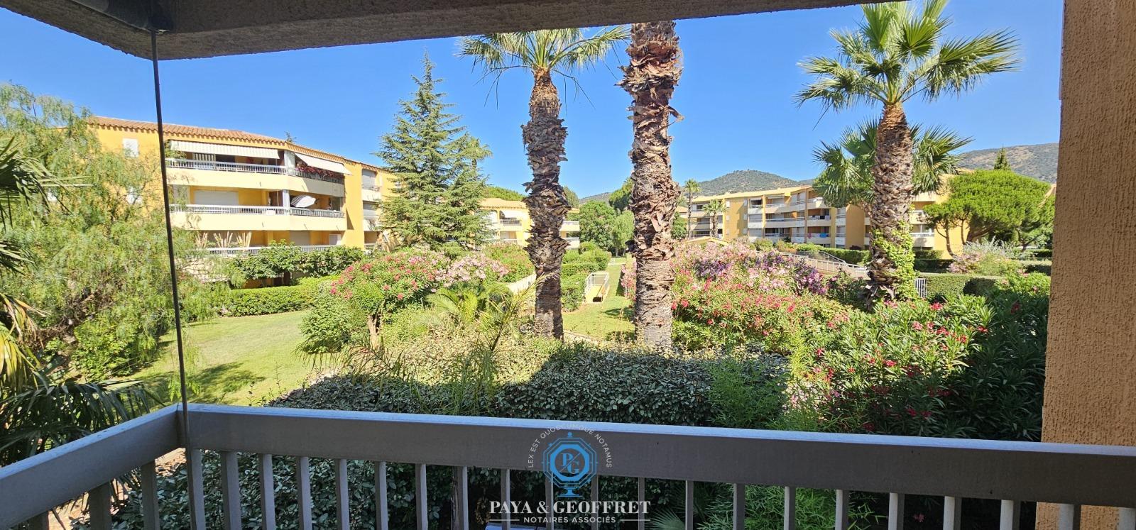 Appartement de 29m² avec terrasse et garage au LA LAVANDOU