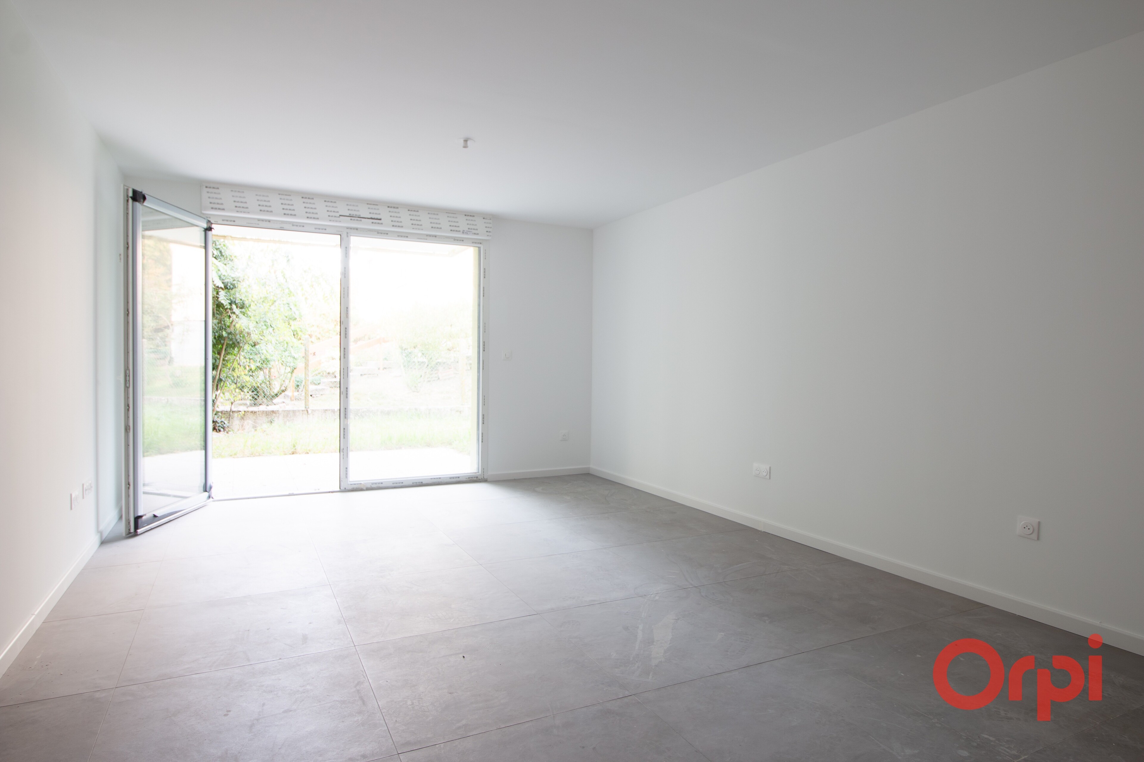  Appartement rez-de-jardin avec cave + parking