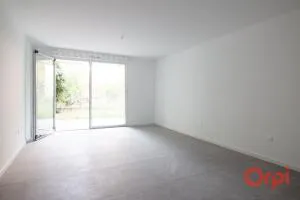  Appartement rez-de-jardin avec cave + parking