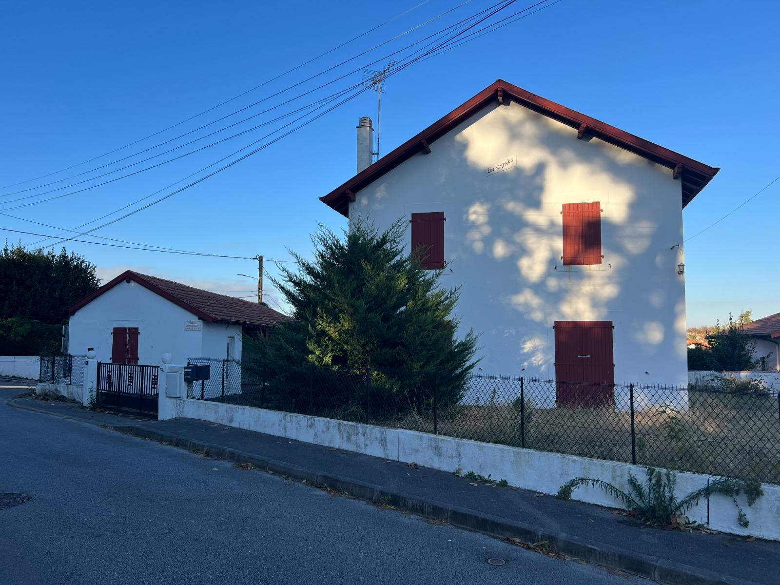 Maison avec dépendances