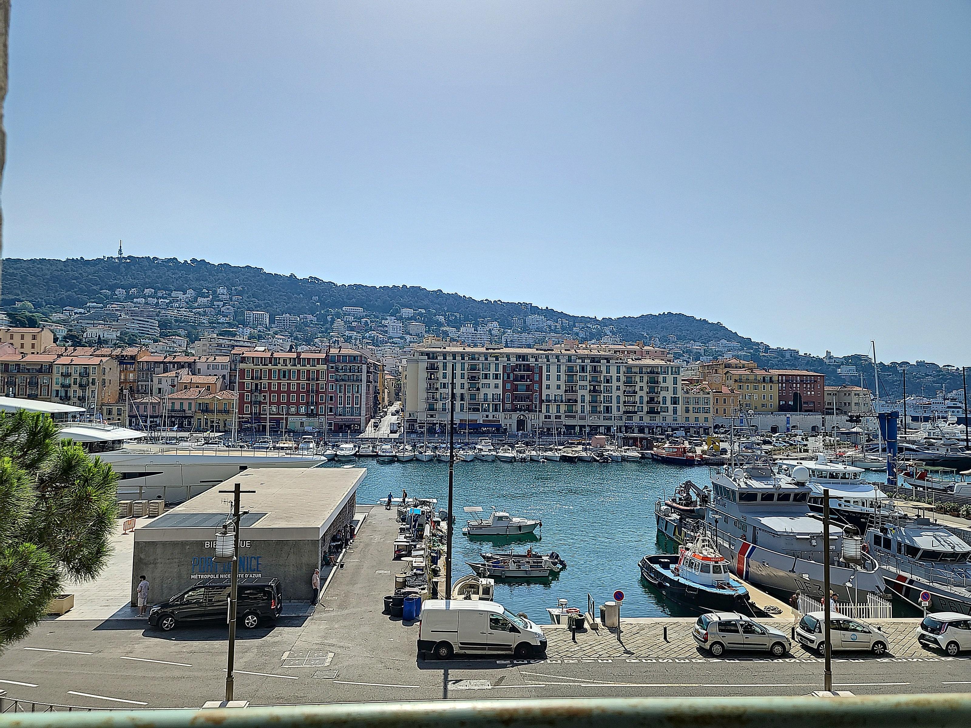 Bijou en 1ère ligne du port de Nice