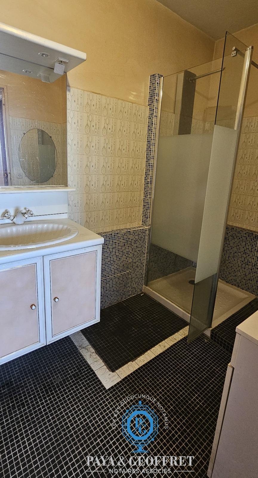 Apartment à Hyères — vignette 6