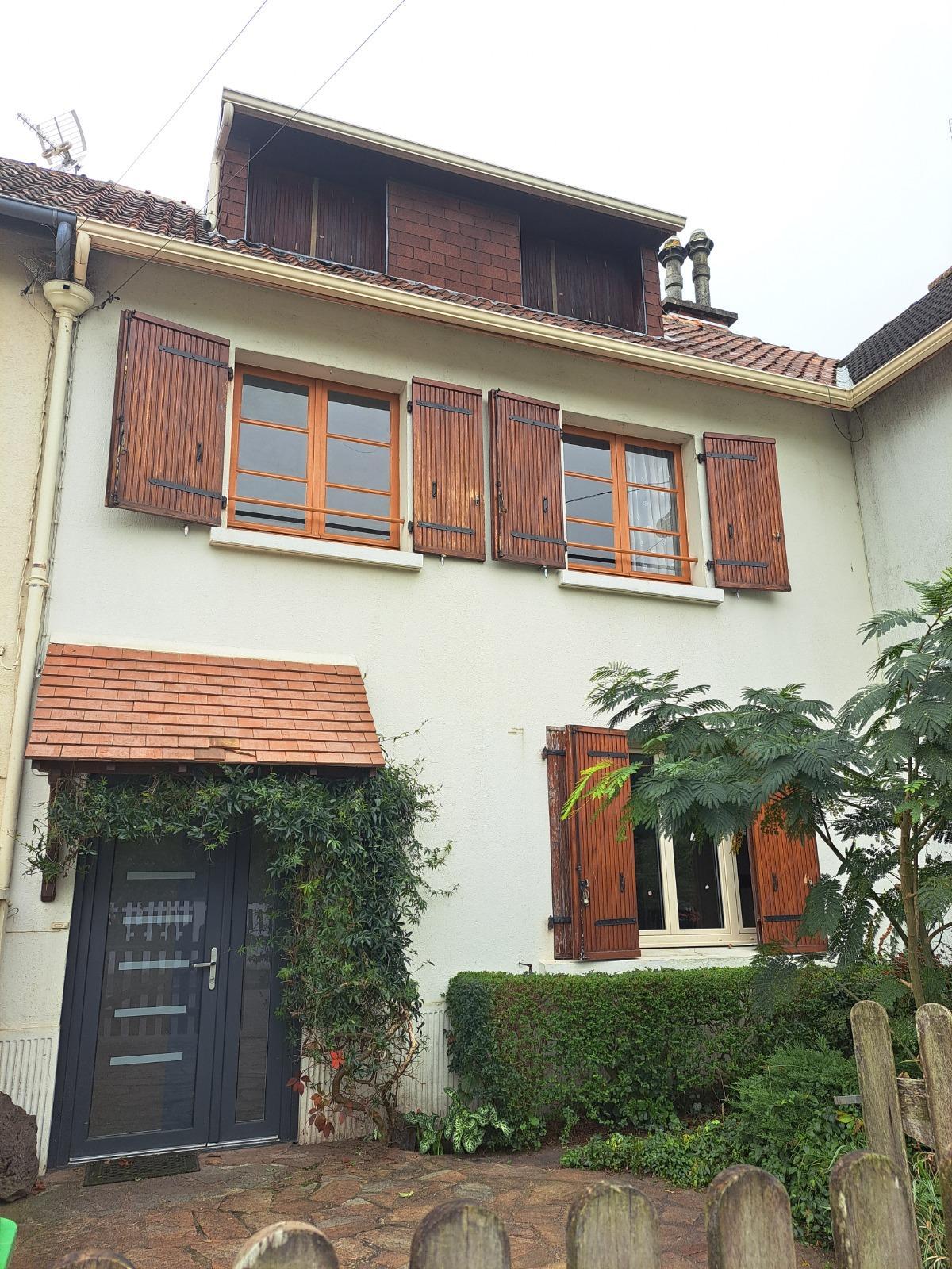 CITE DES PINS - MAISON 2 CHAMBRES + BUREAU AVEC JARDIN 