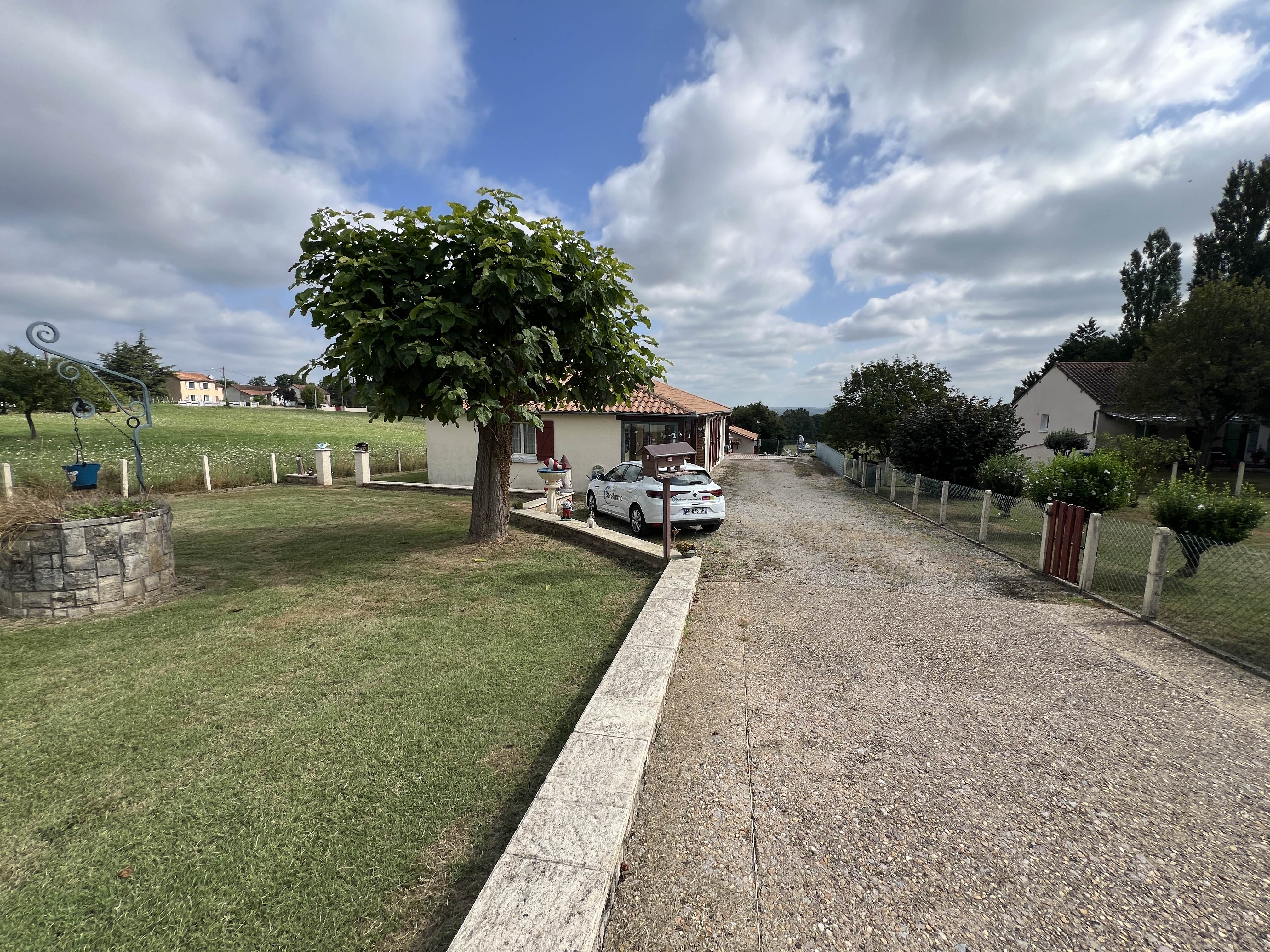 MAISON DE PLAIN PIED AVEC DEPENDANCE