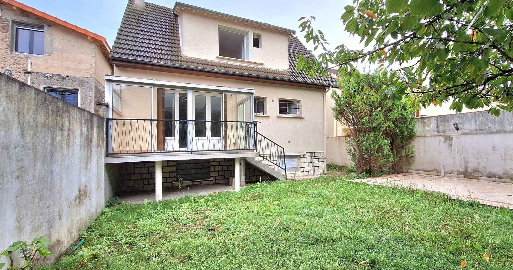 MAISON AVEC DEUX UNITÉS D'HABITATIONS 