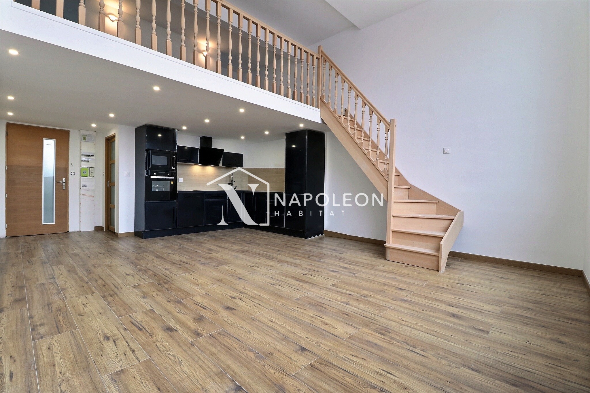 Loft rénové avec terrasse
