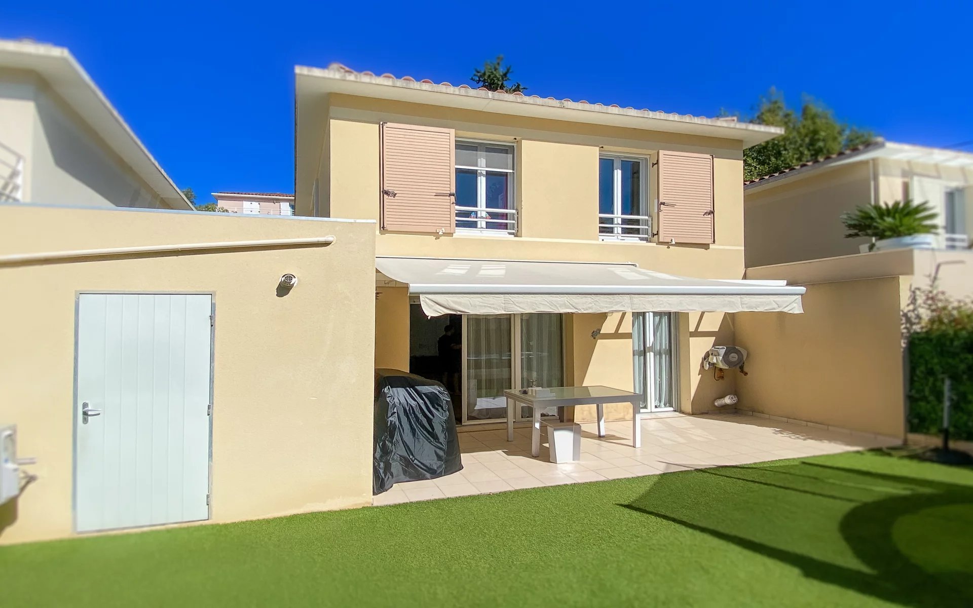 Charmante villa à La Roquette-sur-Siagne