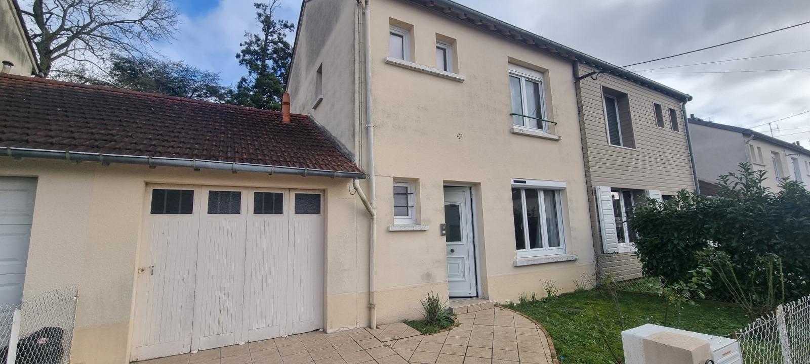 MAISON QUARTIER ISAAC. 