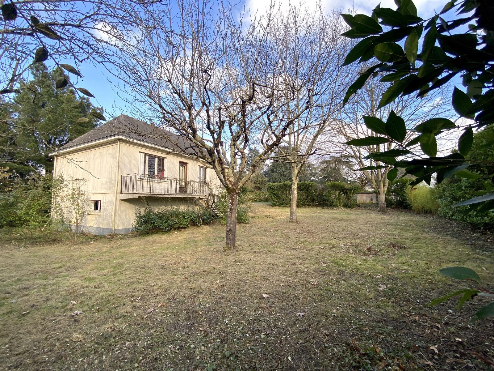 Belle parcelle de 935m2 avec une maison à restaurer