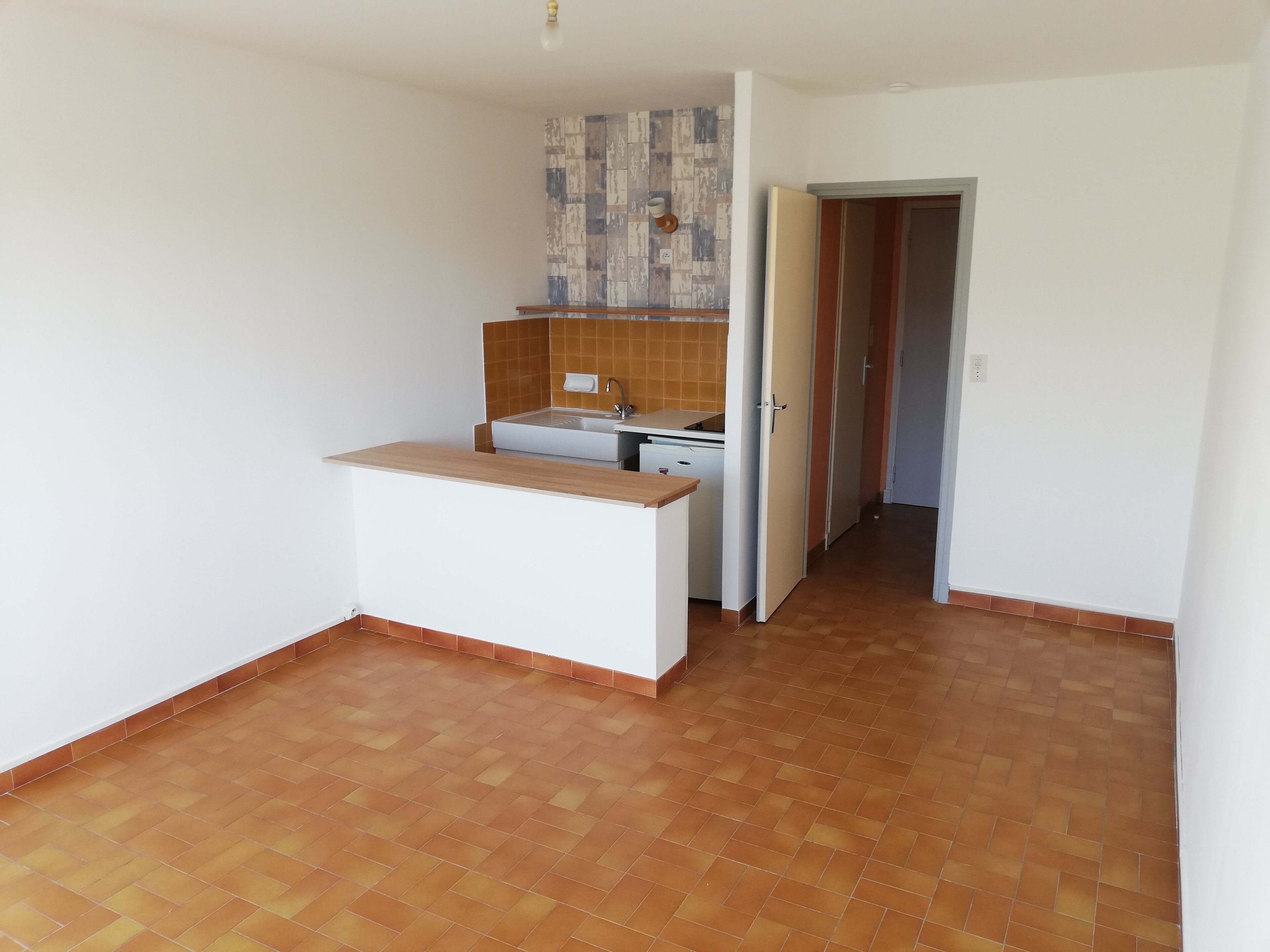 STUDIO AVEC PARKING