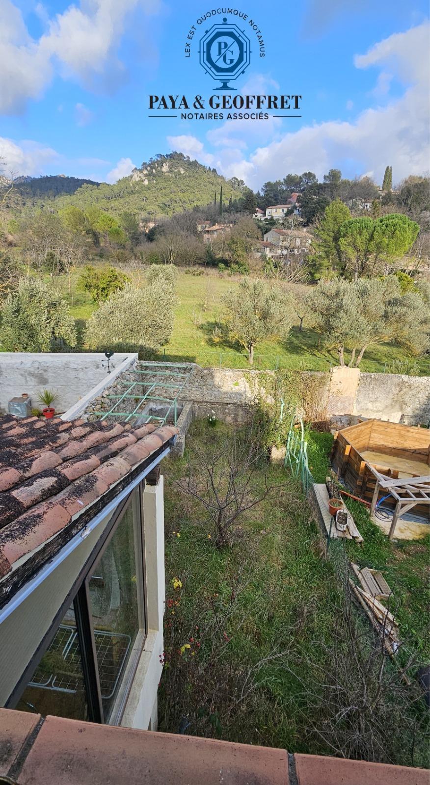 Maison de village de 114m² à rénover avec jardin à LA ROQUEBRUSSANNE